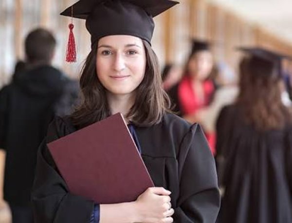 El Gobierno avaló un salario básico de $3.335.917,91 para profesionales con título universitario