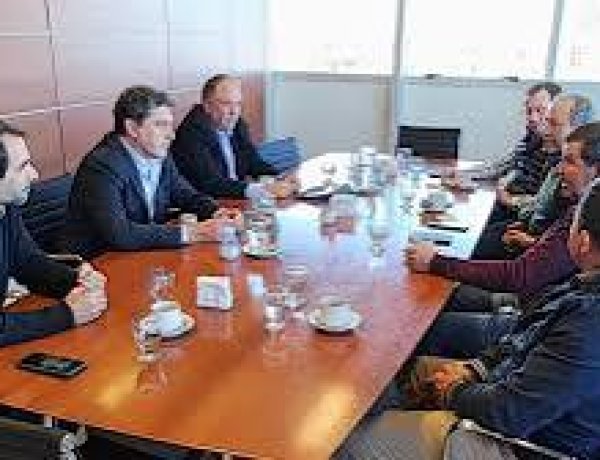 Producción continúa coordinando acciones con la Sociedad de Chacareros