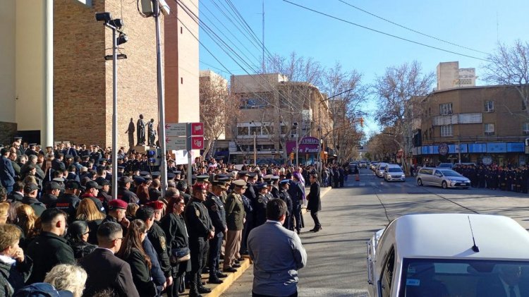 Multitudinario cortejo, despiden a las víctimas del helicóptero