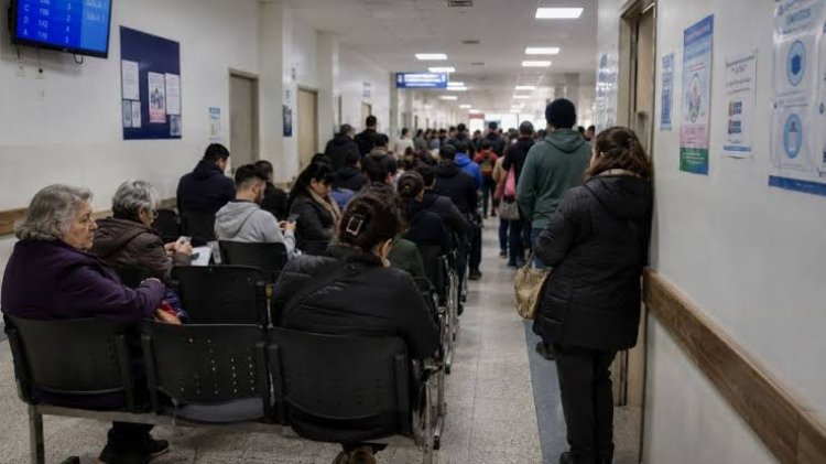 Más de 2,2 millones de personas perdieron su cobertura médica desde 2023 y se tensa el sistema público