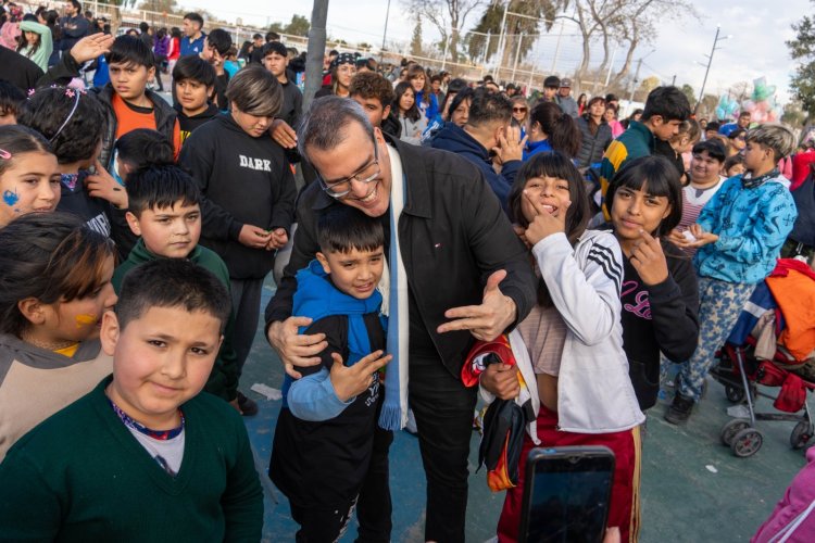Más de 3 mil personas dieron inicio a los festejos por el Día del Niño en Rawson