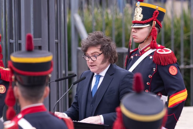 Milei homenajeó a San Martín:  "debemos seguir el camino de nuestro padre fundador"