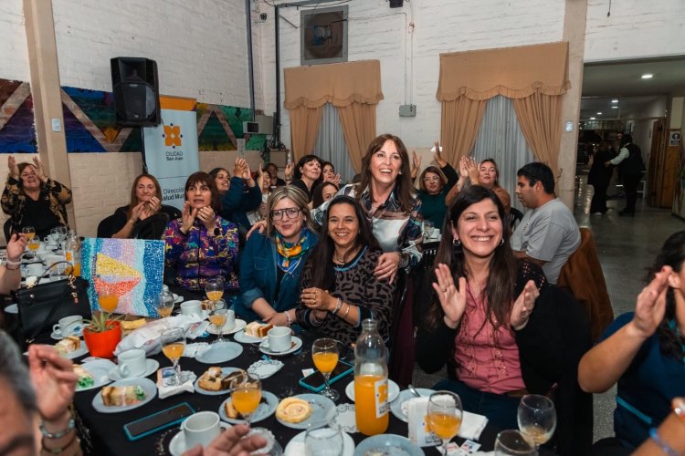 Con una tarde de té y recreación, la Ciudad homenajeó a docentes de Educación Especial