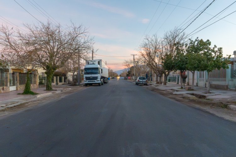 Con fondos municipales, Rawson pone en marcha un fuerte plan de pavimentación y recuperación de sus calles