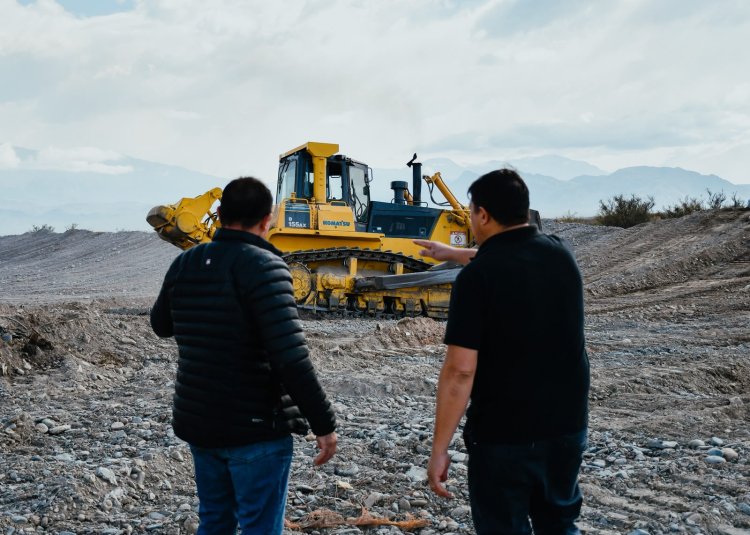 El intendente Espejo supervisó los trabajos de encausamiento y defensa en el río Jáchal ante alertas meteorológicas