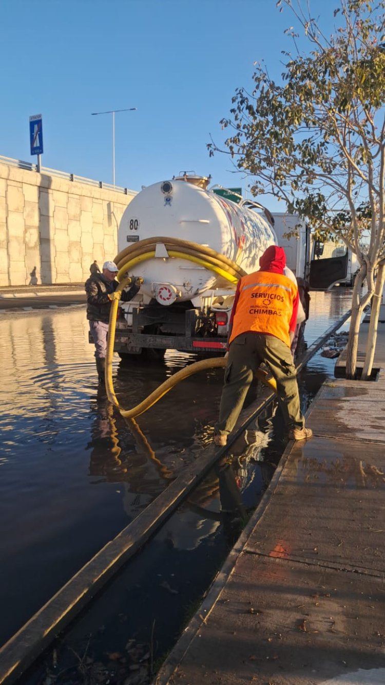 Anegamientos: Chimbas realiza tareas de desobstrucción de cunetas