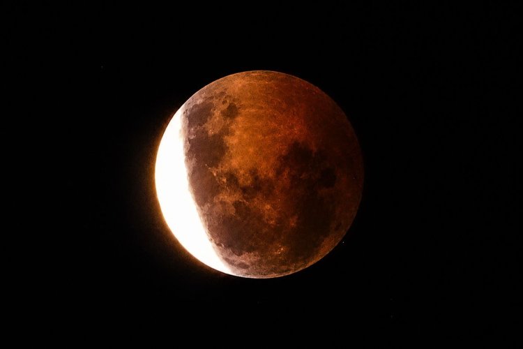 Jáchal vivió una noche especial con el Trekking hacia la Luna Roja