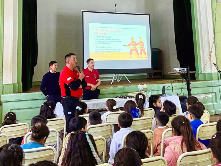 El Municipio de Jáchal y Bomberos dictaron una jornada de prevención sísmica para nivel primario