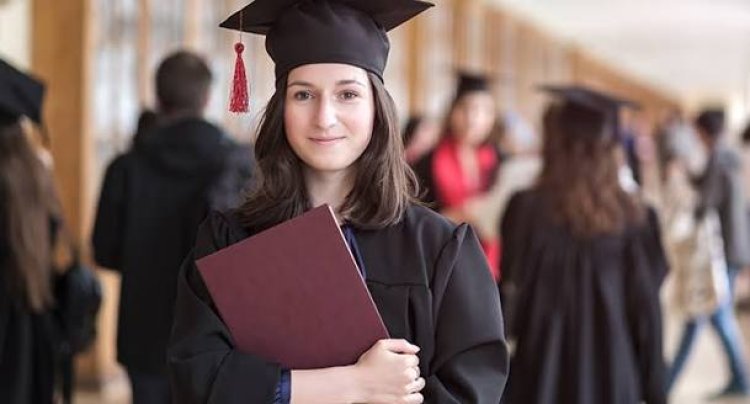 El Gobierno avaló un salario básico de $3.335.917,91 para profesionales con título universitario