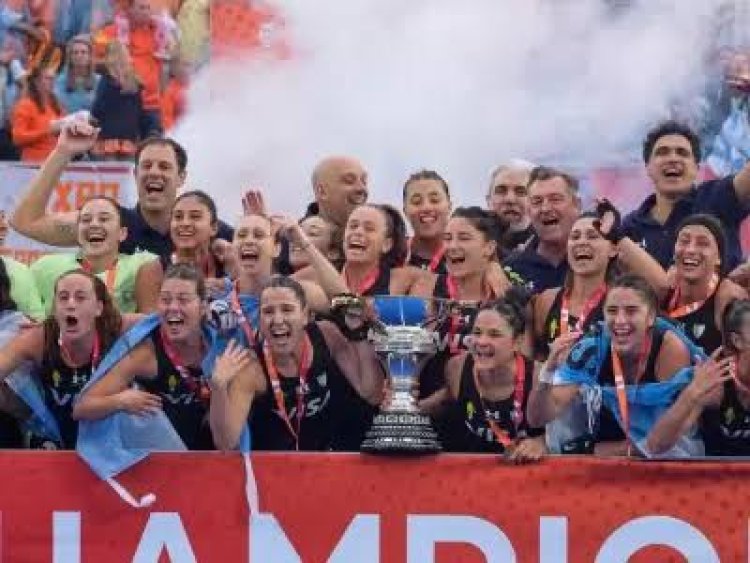 Las Leonas volvieron a la Argentina con la Copa del Mundo: una multitud las recibió en Ezeiza