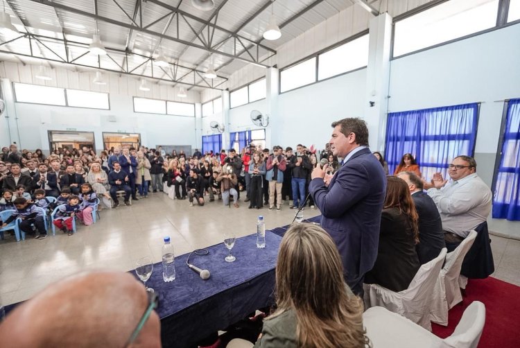 Orrego inauguró la ampliación de una escuela en Difunta Correa que brinda más espacios y herramientas para los estudiantes