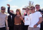 Orrego entregó viviendas y computadoras en Jáchal y realizó anuncio de obras