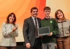 Orrego encabezó la entrega de computadoras para estudiantes de secundarias estatales de Capital