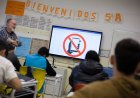 Celulares en las aulas: los datos que explican la restricción y la inesperada coincidencia con el mensaje del papa León XIV