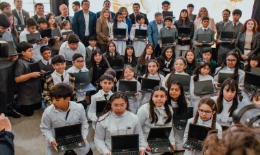 Espejo acompañó la entrega de computadoras en la escuela EPET y destacó la importancia de la conectividad educativa