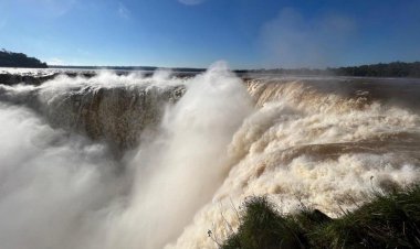 Cerraron la Garganta del Diablo en las Cataratas del Iguazú en medio de un alerta por crecida del río