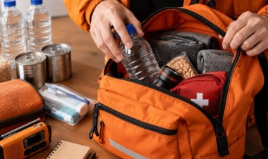 Así se prepara una mochila de emergencia ante lluvias intensas
