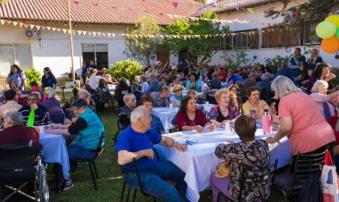 Con una actividad compartida con integrantes de Centros de Jubilados, hubo festejos en la Residencia del Adulto Mayor