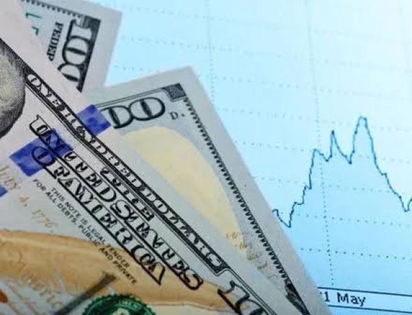 El riesgo país volvió a subir, cayeron las acciones argentinas y el dólar cotizó a $1.545