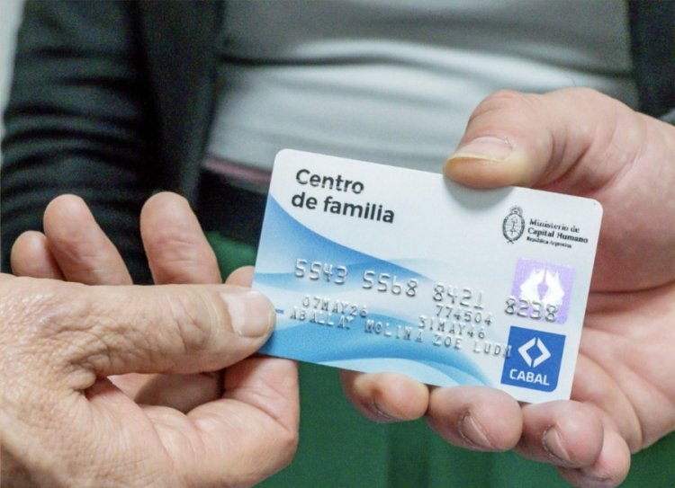 Entrega de vouchers para Centros de Familia