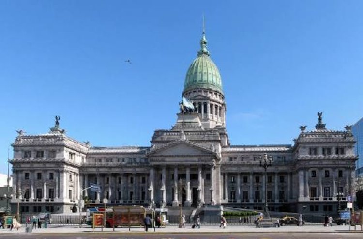 Ranking de dietas: cuánto ganan los legisladores argentinos frente al resto de América Latina