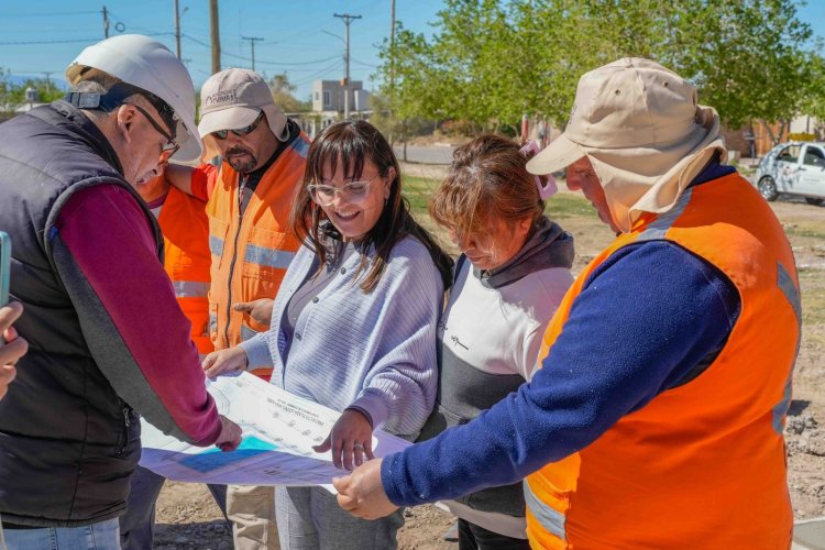 La intendenta Rodríguez recorrió las obras de la nueva plaza del Loteo Santa Isabel en Chimbas