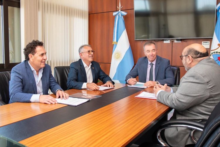 Fabián Martín recibió a autoridades de la Escuela de Ciencias de la Salud