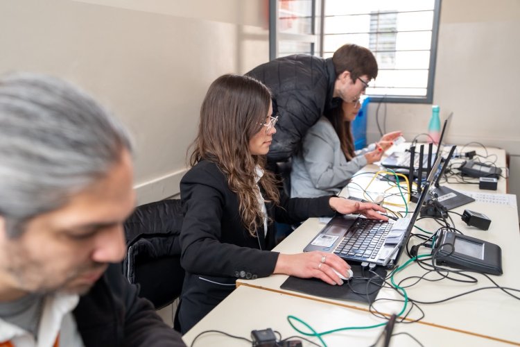 Lanzan "Mi DNI Joven", el programa que facilita la actualización de documentos en las escuelas