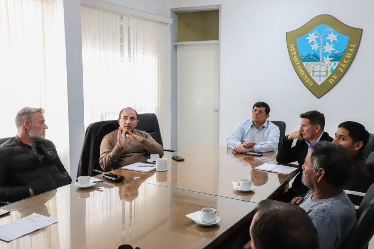 El intendente Espejo se reunió con empresas de áridos del río Jáchal, para coordinar acciones preventivas, ante pronósticos climáticos adversos