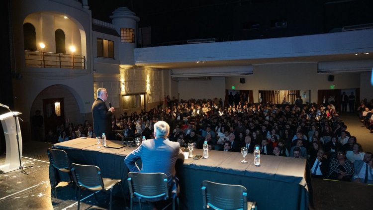 Una multitud participó de la Conferencia Magistral de Juicios por Jurados del Dr. Víctor del Río