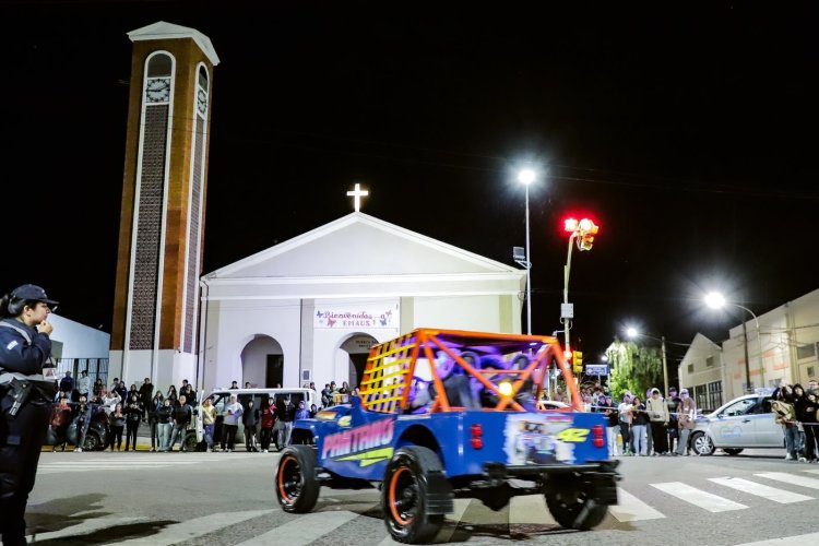 Multitudinaria presentación de la 4° fecha del Campeonato Sanjuanino de Travesía en la Plaza General San Martín