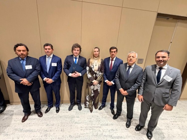 Milei lleva a 12 gobernadores a París para mostrar apoyo político