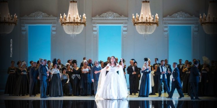 El TB celebra sus 10 años con La Traviata y El Lago de los Cisnes