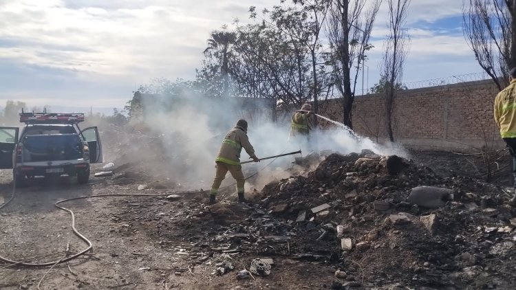 Máxima precaución en Médano de Oro: combaten focos de incendio y piden no encender fuego ante el Zonda