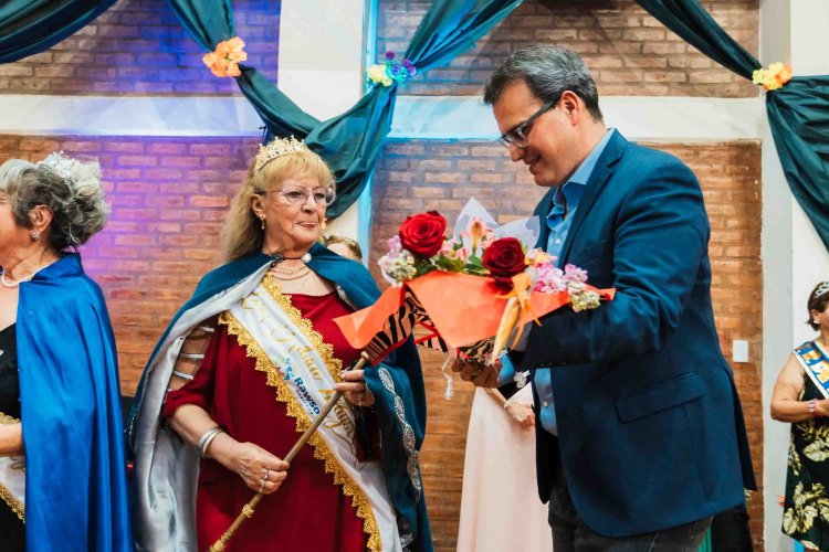 Susana Castro fue coronada como nueva Reina Departamental del Adulto Mayor de Rawson 2026