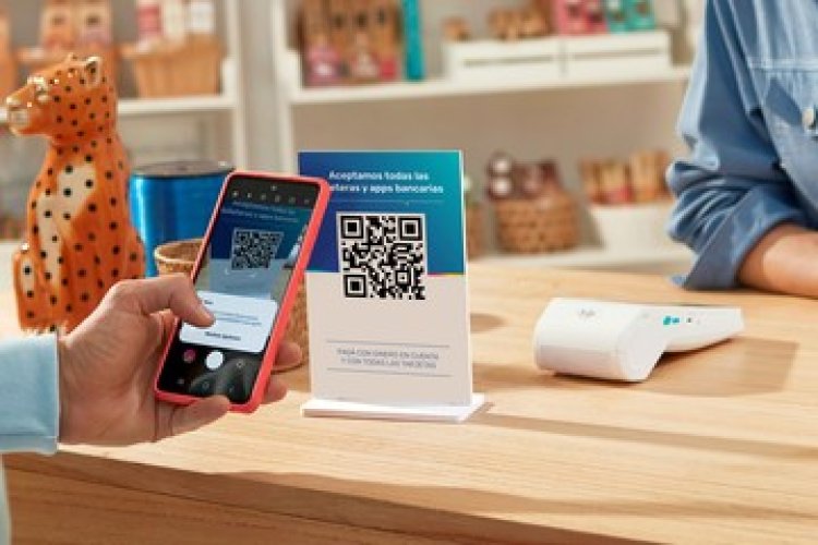 Los pagos con QR y transferencias crecen más del 60% en un año y desplazan al efectivo y las tarjetas
