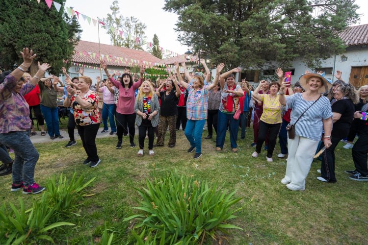 Con una actividad compartida con integrantes de Centros de Jubilados, hubo festejos en la Residencia del Adulto Mayor