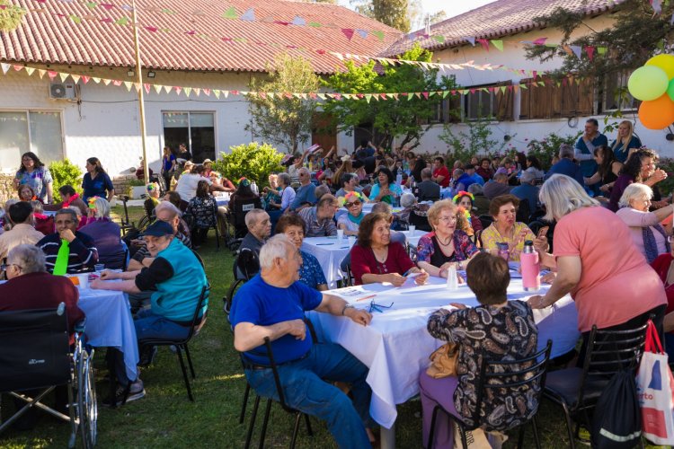 Con una actividad compartida con integrantes de Centros de Jubilados, hubo festejos en la Residencia del Adulto Mayor