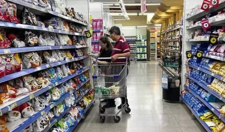 El consumo de las familias sigue en caída libre y en agosto se contrajo otro 1,1%