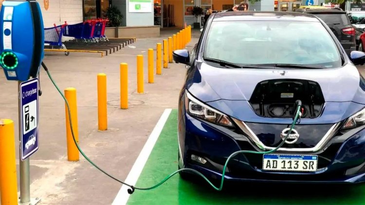 El Gobierno aumentó el valor tope para importar autos eléctricos e híbridos sin arancel