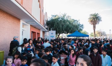 Rawson cerró la primera jornada de la Feria del Libro y prepara un sábado cargado de cultura y grandes shows