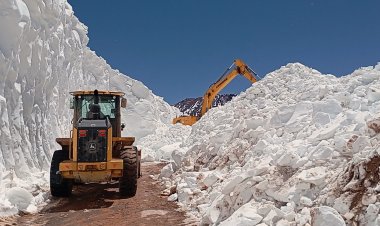 Agua Negra: las máquinas avanzan entre la nieve y se acercan al túnel fronterizo