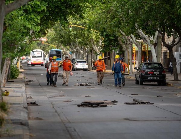 Continúan  los trabajos de repavimentación y ordenamiento del tránsito en calle Santa Fe