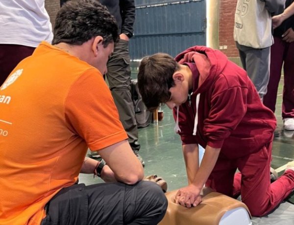 RCP y primeros auxilios: capacitan a voluntarios de IRONMAN San Juan