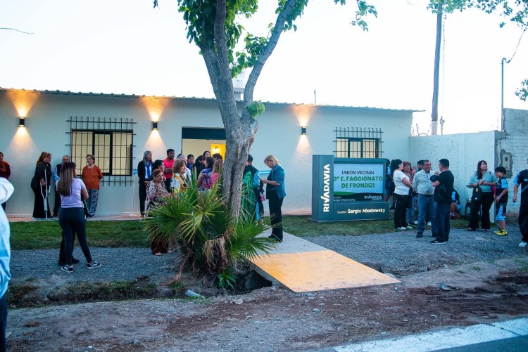 Miodowsky cumple con el Barrio Frondizi y deja renovada a nuevo su Unión Vecinal