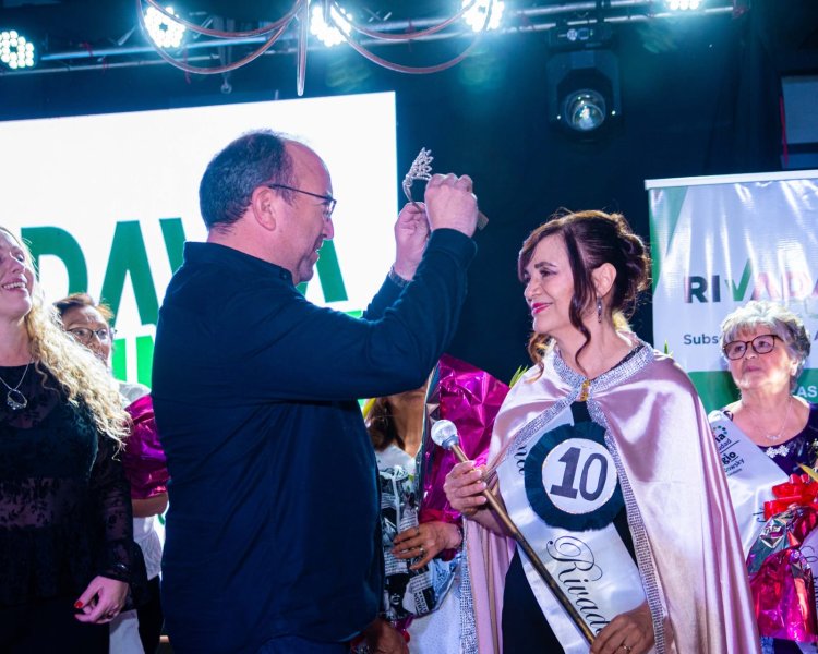 Rivadavia coronó a su nueva Reina del Adulto Mayor en una noche llena de emoción y alegría