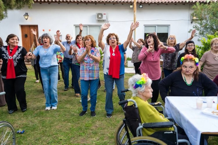 En la Residencia, comienza un taller abierto para personas mayores de Bailoterapia