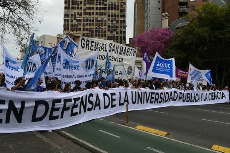 La comunidad universitaria se moviliza en la 5.ª Marcha Federal para exigir el cumplimiento de la Ley de Financiamiento