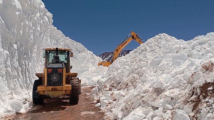 Agua Negra: las máquinas avanzan entre la nieve y se acercan al túnel fronterizo