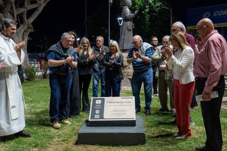De esquina de paso a lugar de encuentro: Capital recuperó la plazoleta padre Garbini